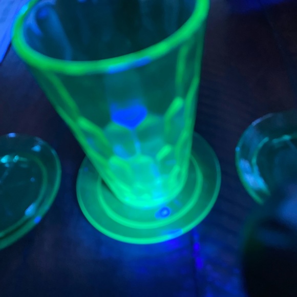 4 Uranium glass coasters - Picture 6 of 7